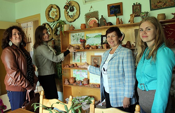 В выставочном зале дома творчества