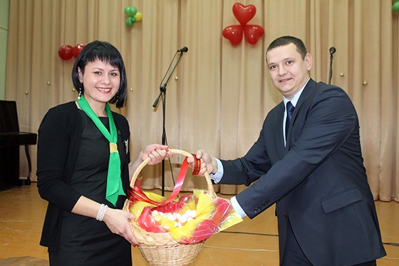 Старшая медсестра Н. Ясюкевич и начальник отдела ООО «НПЦ»ХИММЕДСИНТЕЗ» (г. Минск) С.Шатон