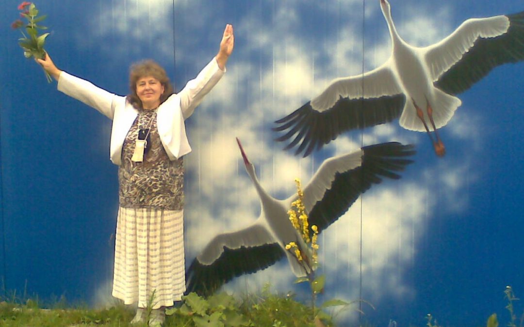 Пользуется красками, но пишет чувствами