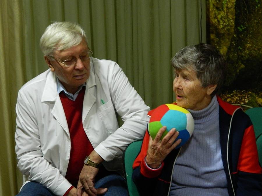 Чуткость, внимание и заботу проявляют медработники Селютского дома-интерната к своим подопечным